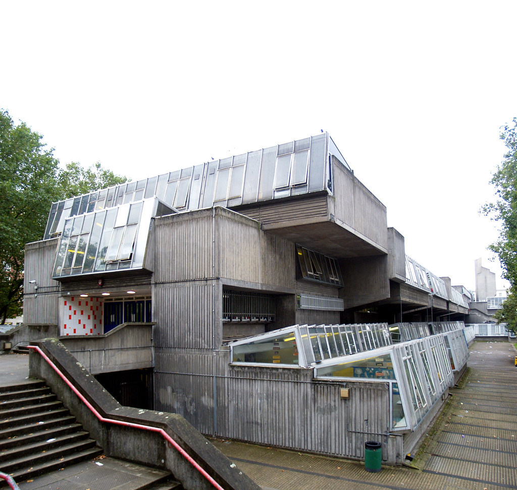 GLC, john bancroft, architect: pimlico school, london oktober 2006