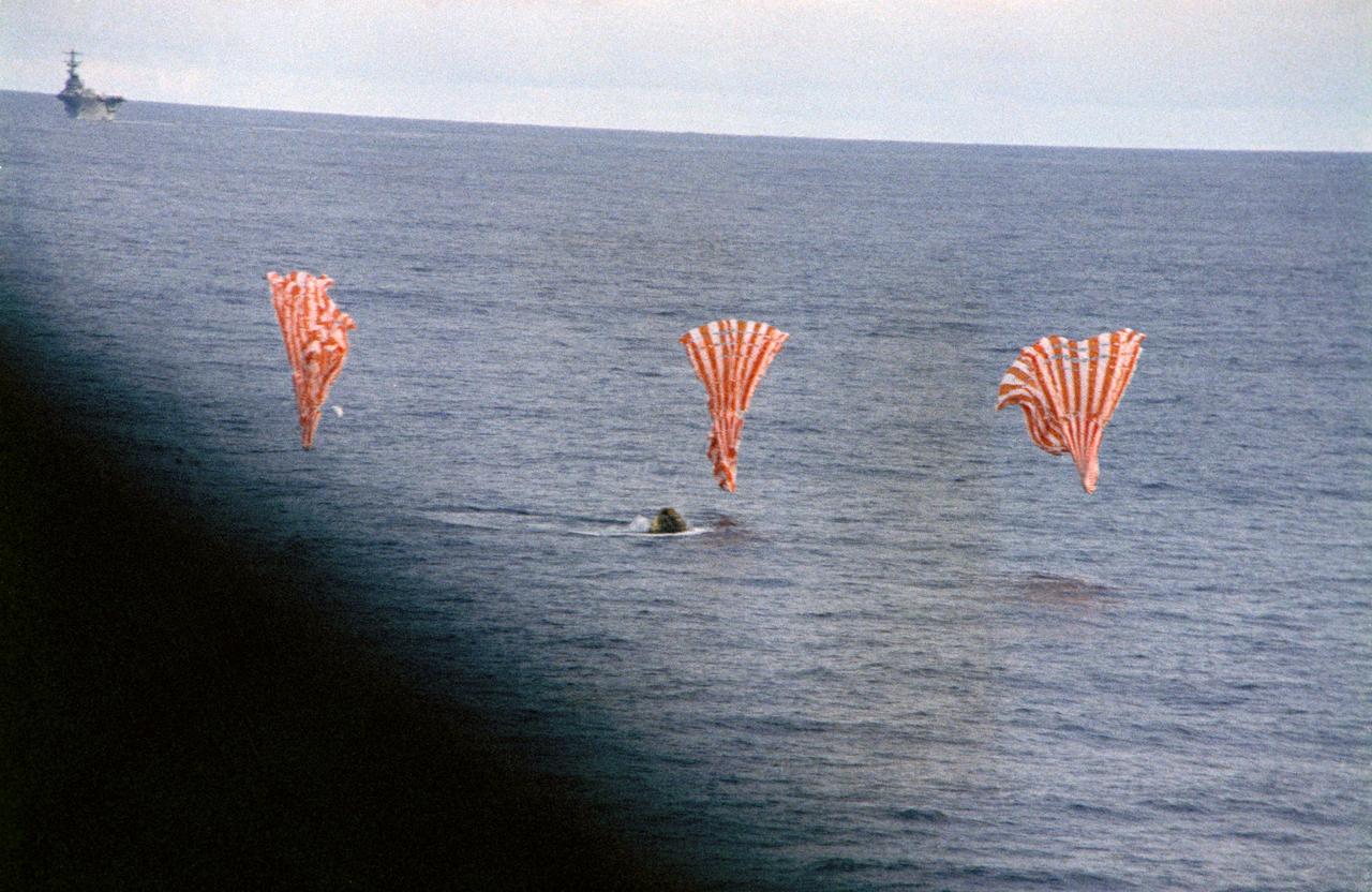 apollo 13 spacecraft splashdown in the south pacific ocean