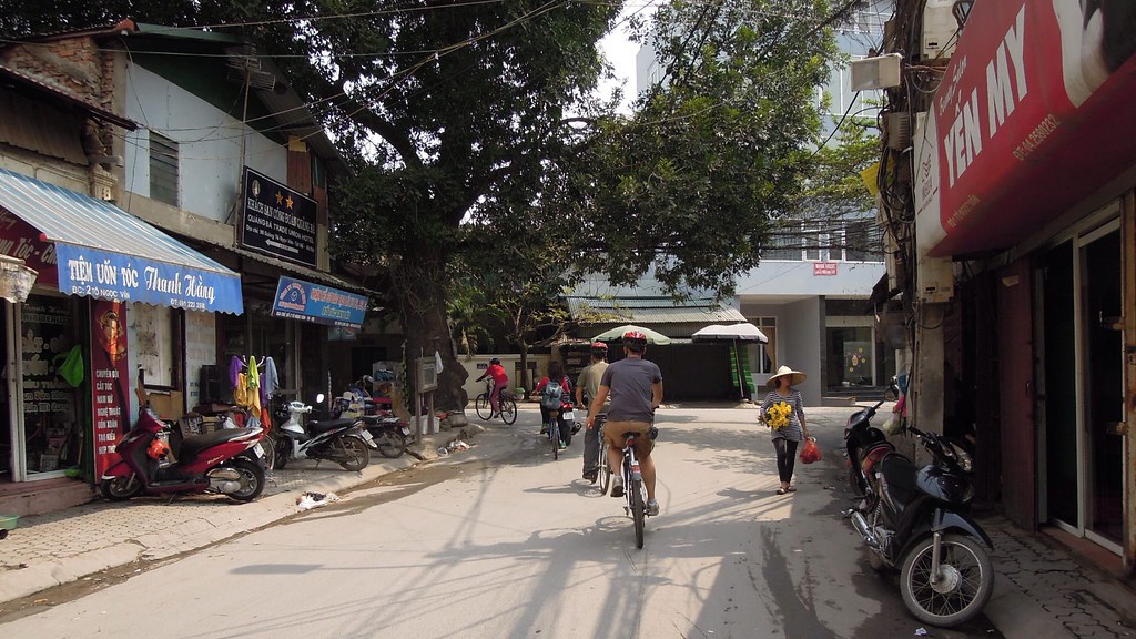 urban discovery bicycle tour, tây hồ district, hanoi, vietnam