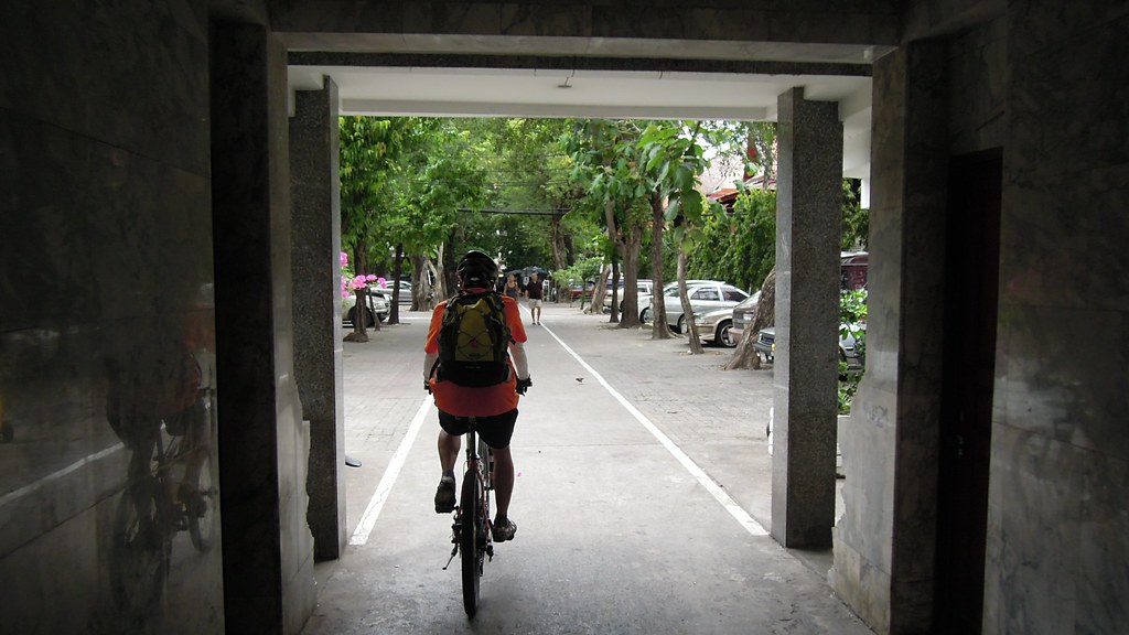 bangkok bicycle tour, banglamphu, thailand