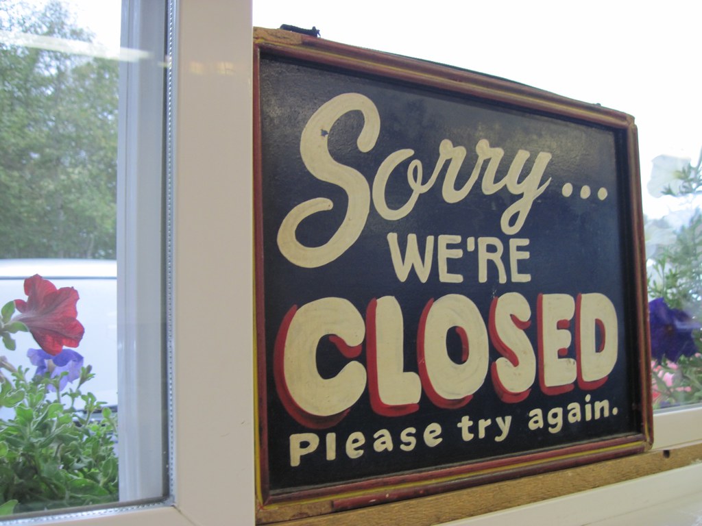 hand-painted sign @ the grizzly den