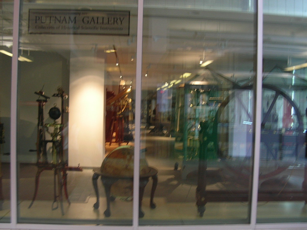 Putnam Gallery: Collection of Historical Scientific Instruments