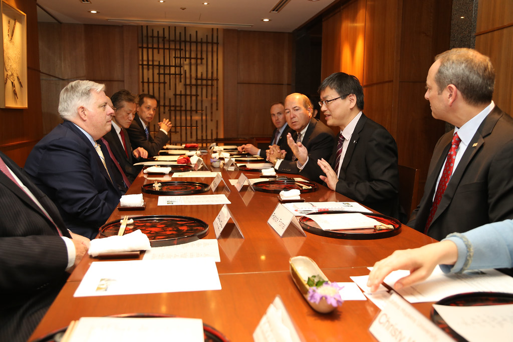 Meeting with President of Shimadzu Scientific Instruments