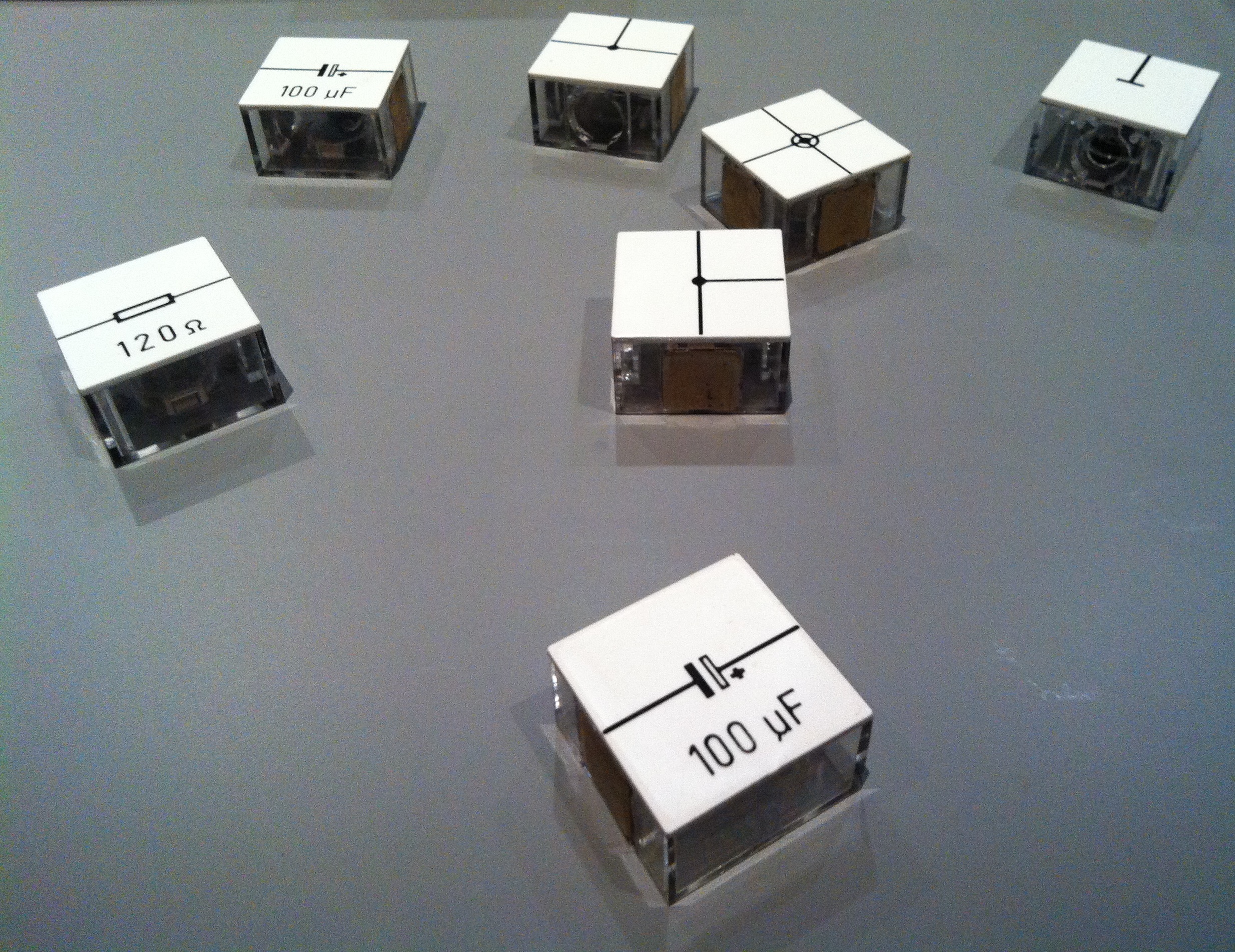 Dieter Rams & Jürgen Greubel- Electring systems playgame-Lectron-Braun-1967-1969-dhub
