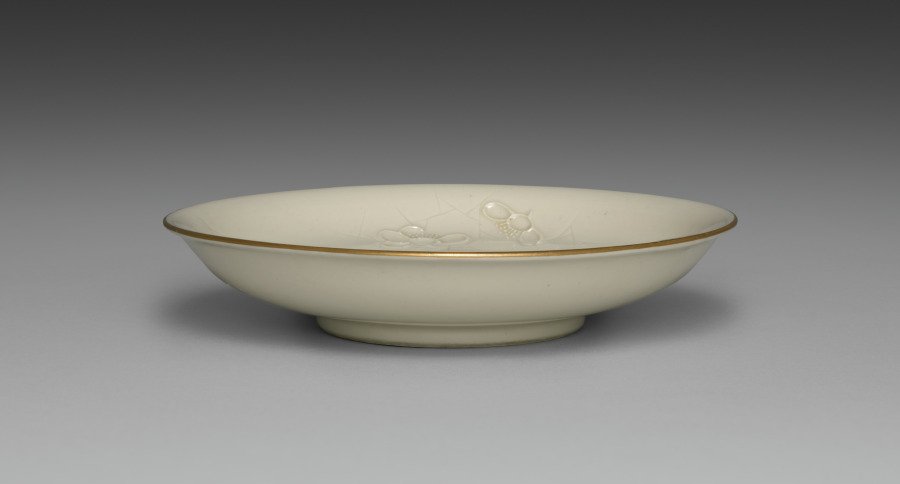 Medium-sized Dish from Dining Set with Plum Blossoms and Cracked-Ice