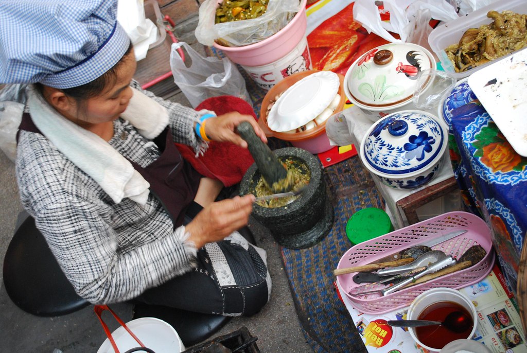 Pounding Nam Prik Pla Tu - Night Market, Kad Suan Kaew