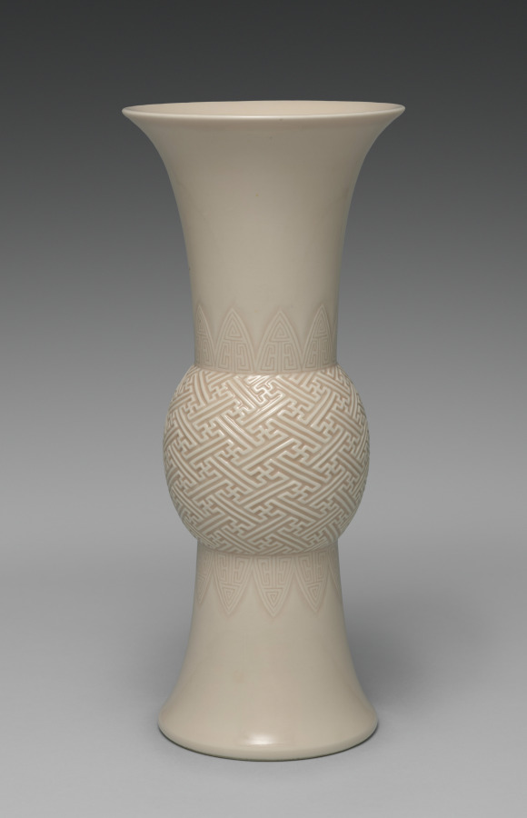 gu-shaped flower vase