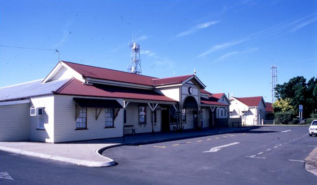 Maryborough Railway Station Complex and Air Raid Shelter, Front entry, 1997
